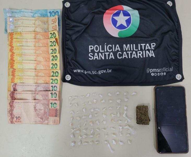 Polícia Militar apreende mais de 70 pedras de crack em Içara