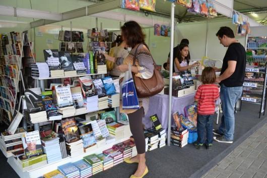 Expositores avaliam primeiros dias da Feira do Livro de Criciúma