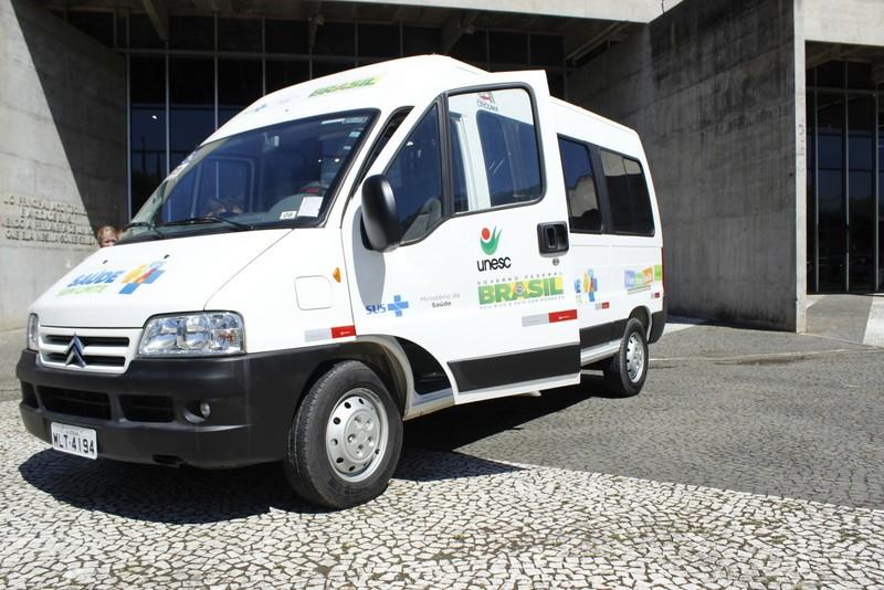 Veículo adaptado é entregue ao Centro Especializado de Reabilitação
