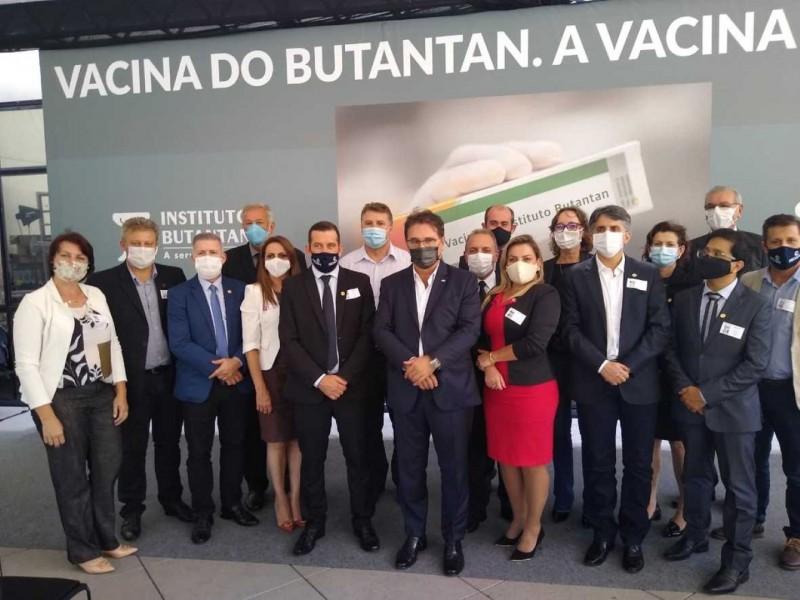 Fecam assina protocolo com Butantan e levará pauta da vacina para o governador de SC
