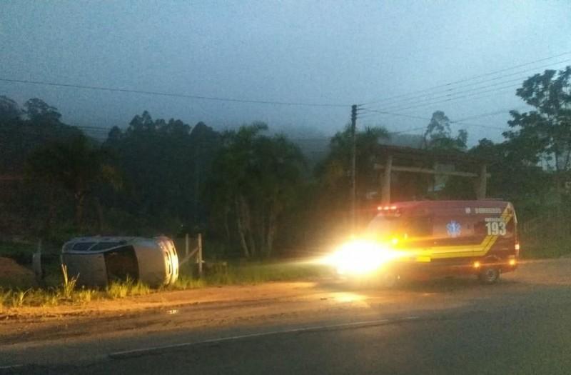 Colisão seguida de capotamento é registrada na SC-108 em Orleans 