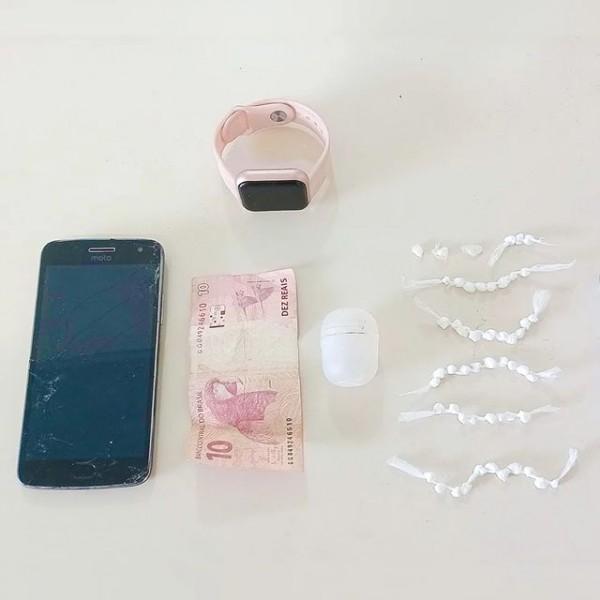  Adolescente é apreendido com 53 pedras de crack 