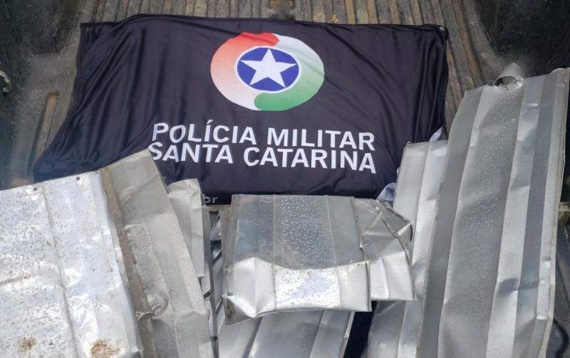 Dupla com diversas passagens criminais é presa furtando alumínio no bairro Brasília