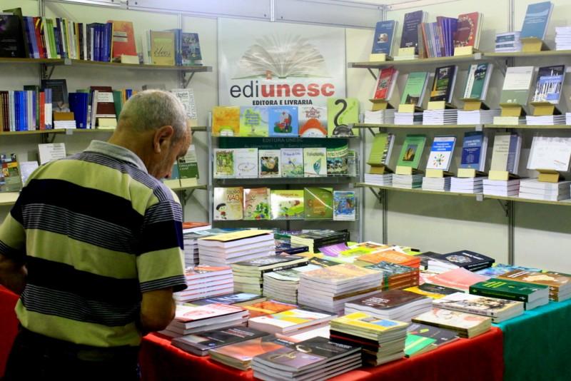 Professores lançam obras na Feira do Livro de Criciúma