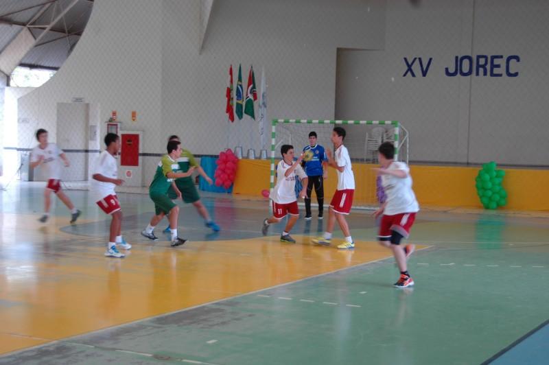 Basquete e handebol abrem disputas dos Jorec