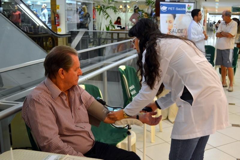 Acadêmicos atendem à população neste sábado no Centro de Criciúma