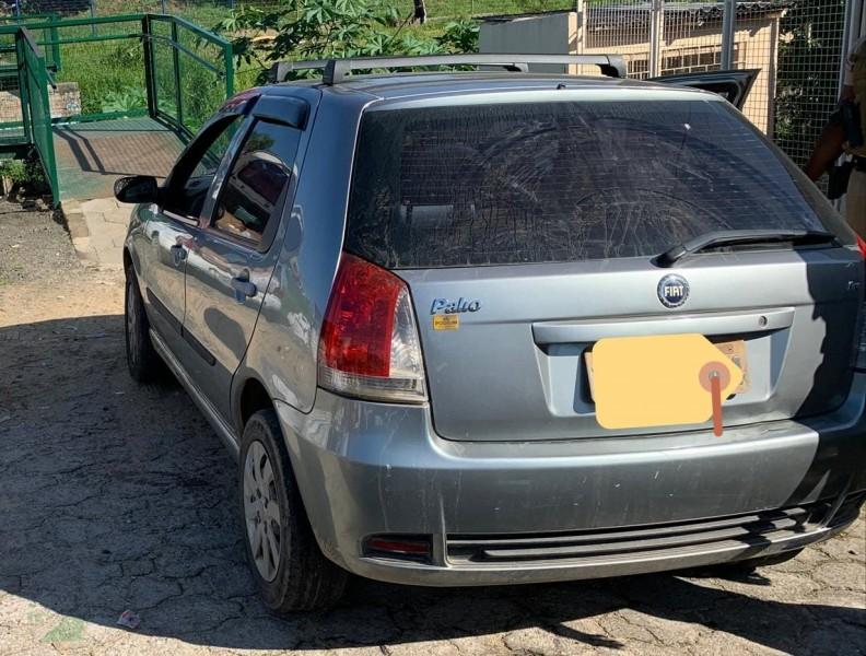 Carro com registro de furto é recuperado em Criciúma e mulher é detida após tentativa de fuga 