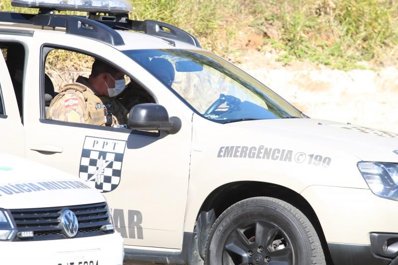 Com auxílio do Saer, PM prende homens que renderam família e roubaram caminhonete em Içara
