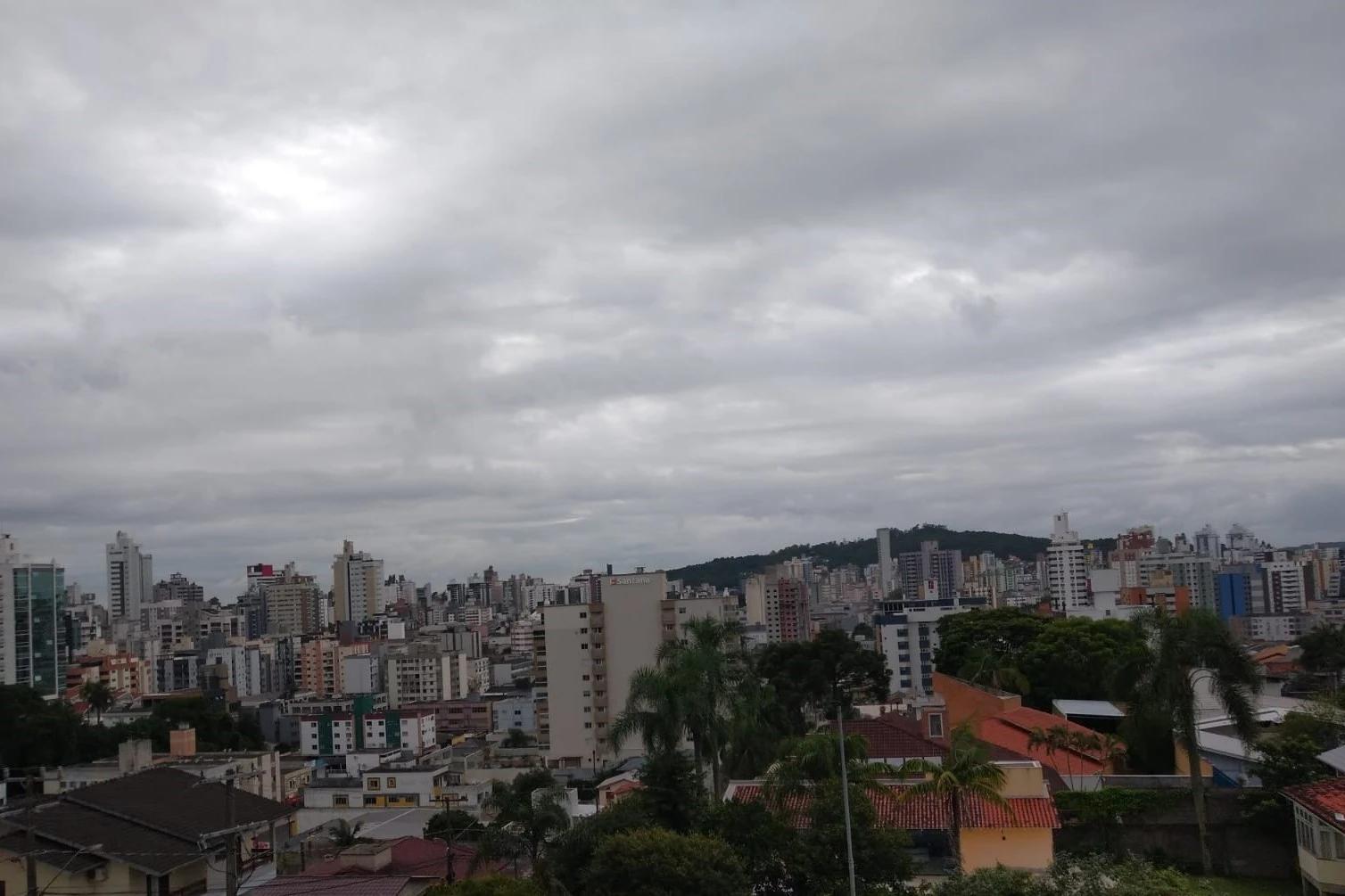 Nebulosidade e possibilidade de chuva nesta quinta-feira em Criciúma