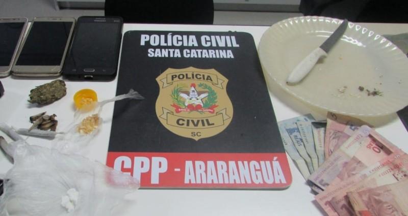 Um homem é preso e dois adolescentes são apreendidos por tráfico de drogas 