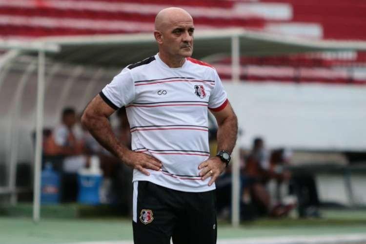 Itamar Schülle traz auxiliar técnico e preparador físico para o Criciúma