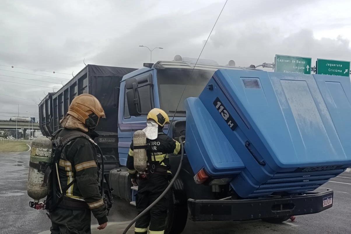 Bombeiros combatem princípio de incêndio em Tubarão