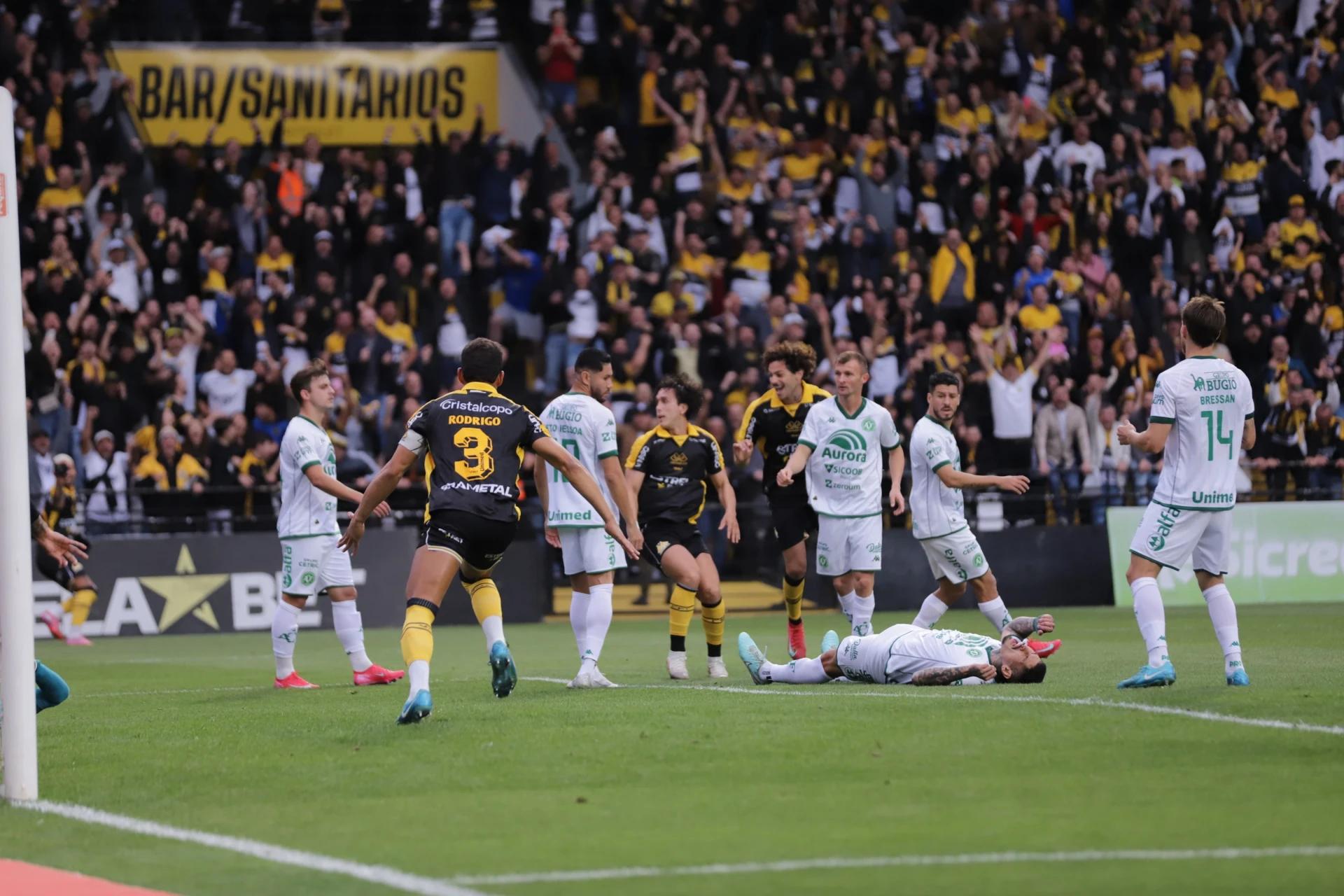 Vídeo: CBF divulga análise do VAR em expulsão e anulação de gol da Chapecoense