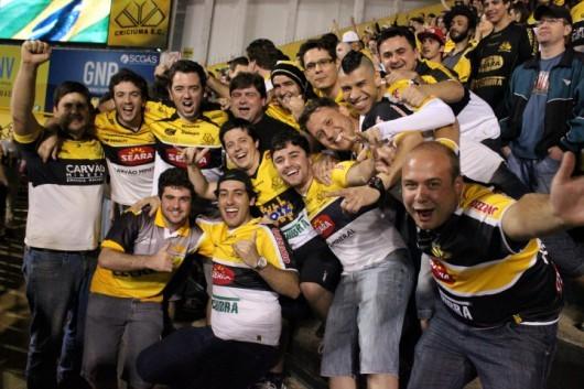 Tricolores comparecem em peso no Majestoso, mas se decepcionam com a partida