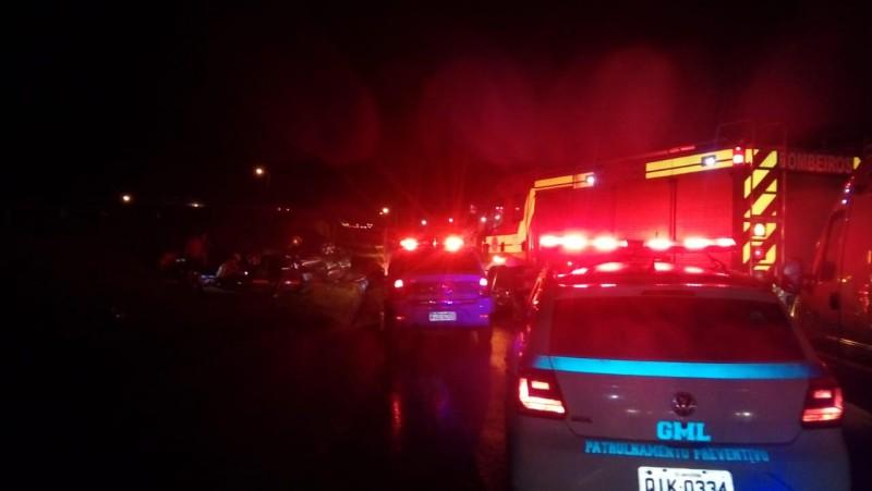 Passageiros ficam feridos em capotamento na BR-101
