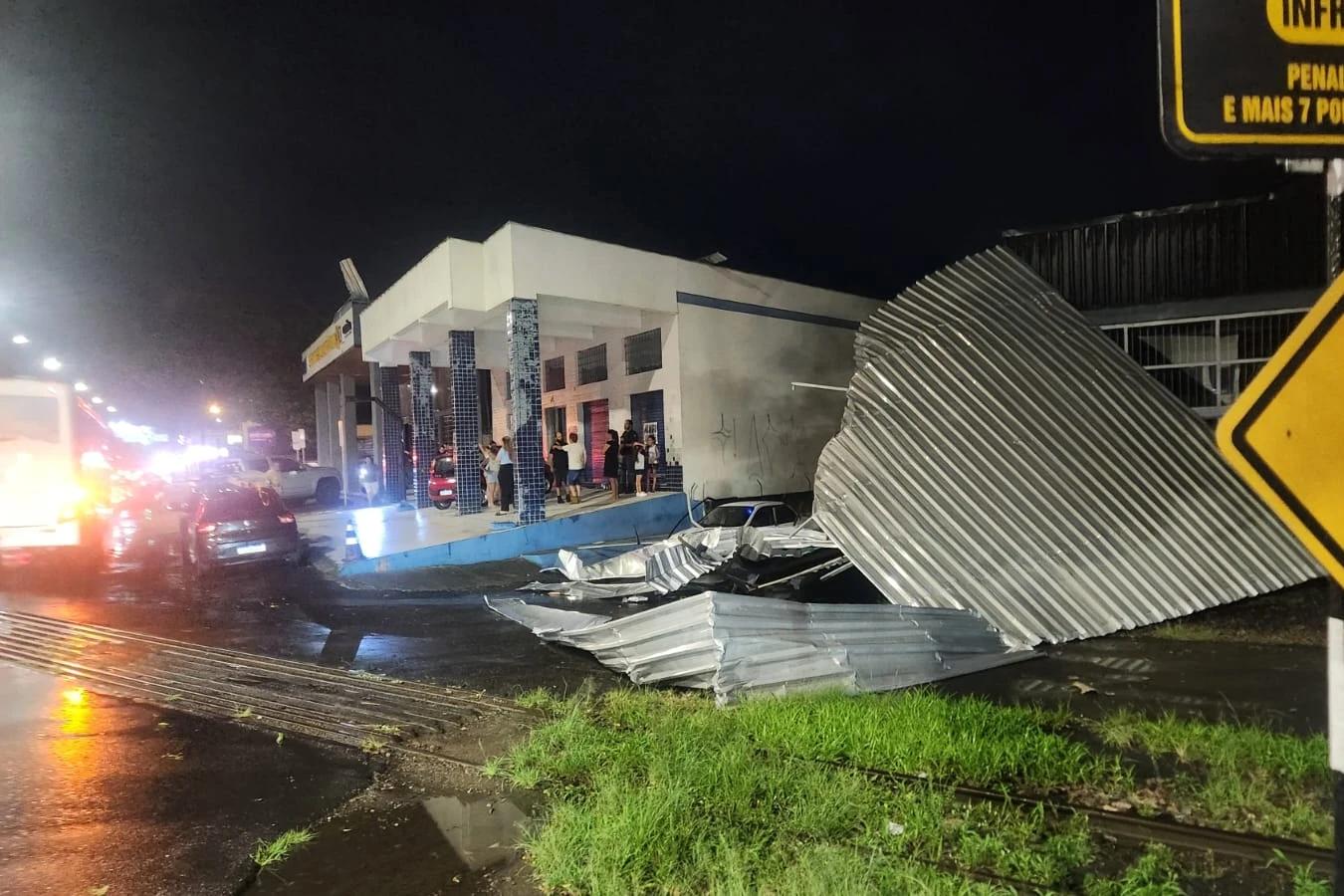 Temporal causa destelhamento na sede da Superintendência de Trânsito de Criciúma; veja fotos
