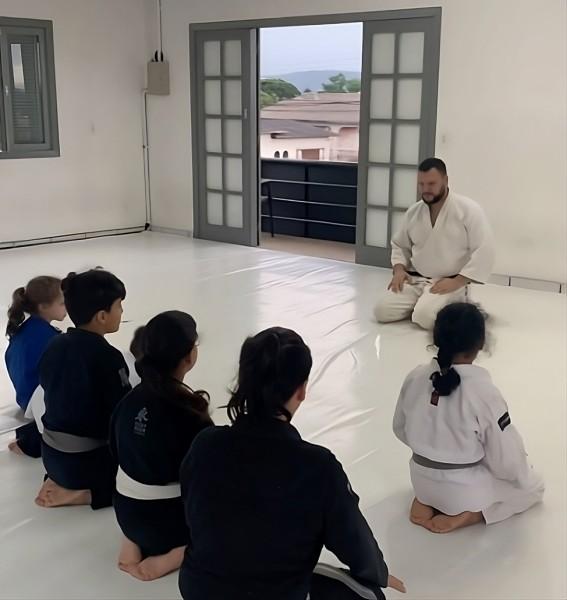 Projeto Amigos da Esperança expande atividades para incluir aulas de judô