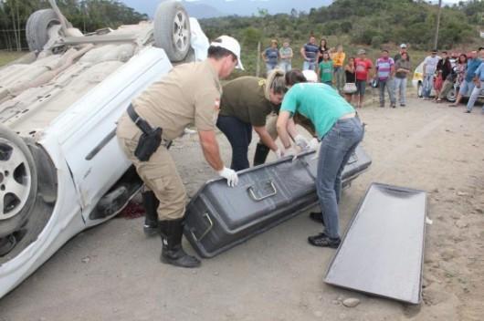 Capotamento mata dono de funerária em Lauro Müller