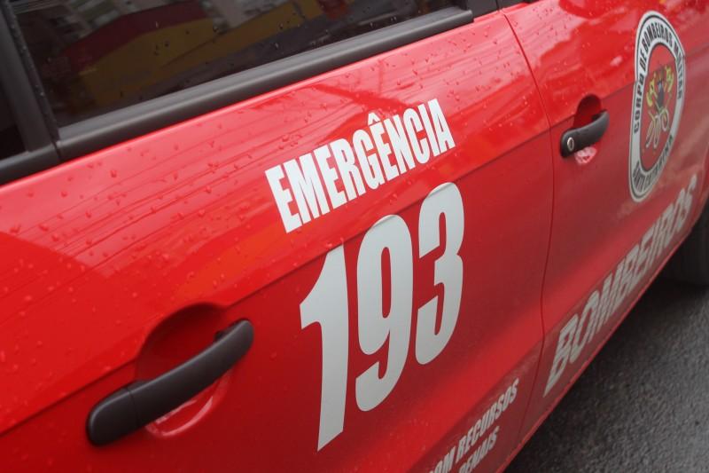 Carros colidem na avenida Centenário na madrugada deste domingo