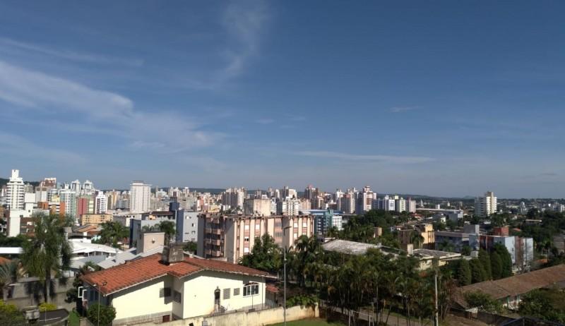 Tempo firme no sábado e chuva no domingo de Páscoa