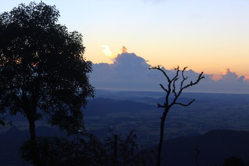 Semana começa com sol e calor na região Sul, mas chuva deve predominar com passagem de frente fria
