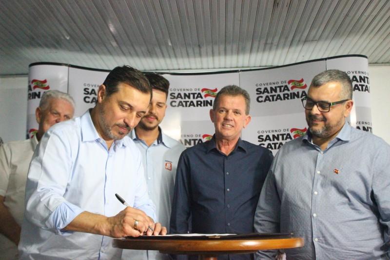 Assinada a ordem de serviço para pavimentar a última etapa do Anel de Contorno Viário de Nova Veneza