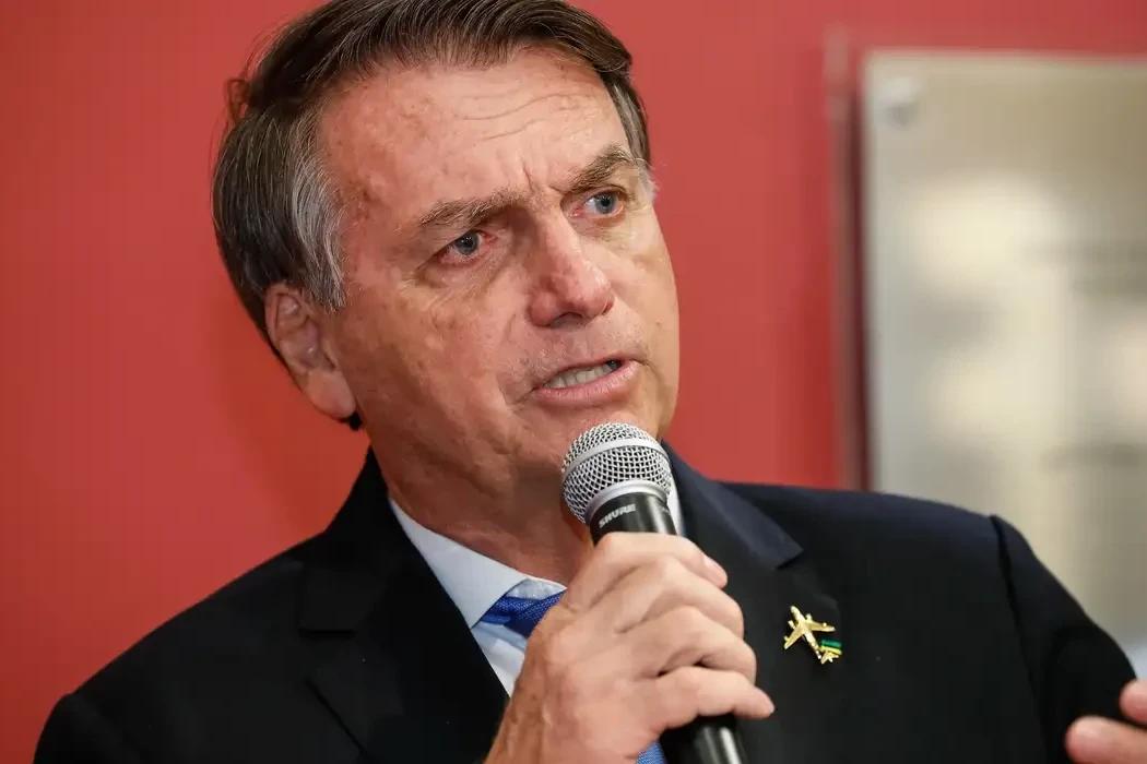 Após prisão domiciliar, governador de Santa Catarina expressa apoio a Jair Bolsonaro