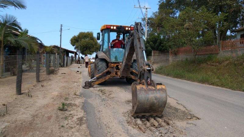 Rodovia Ângelo Zilli recebe reparos da equipe de obras em Içara 