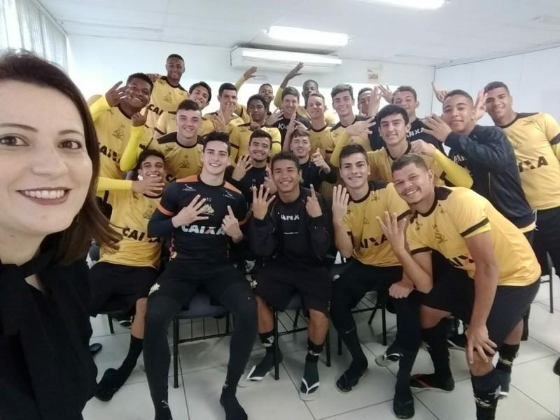 Jogadores da Categoria de Base do Tigre recebem palestra