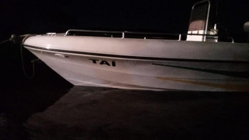 Bombeiros encontram lancha abandonada e iniciam buscas por condutor 