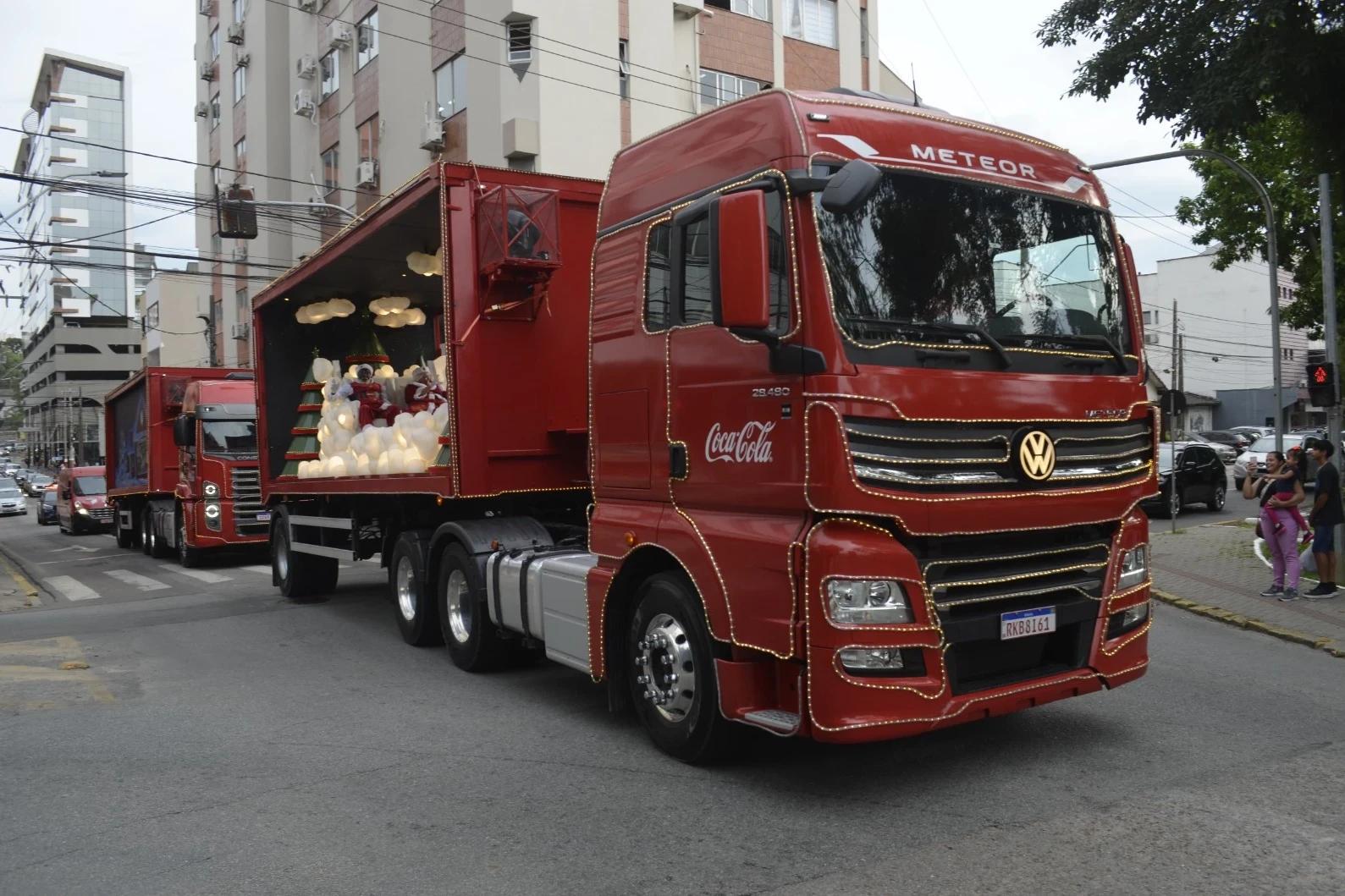 Caravana de Natal Coca-Cola passa por Tubarão