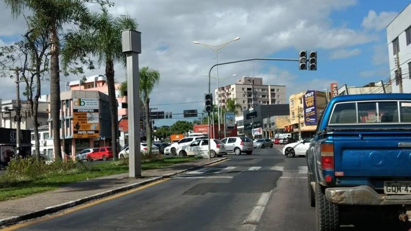 Falhas em semáforos tumultuam tráfego na Centenário