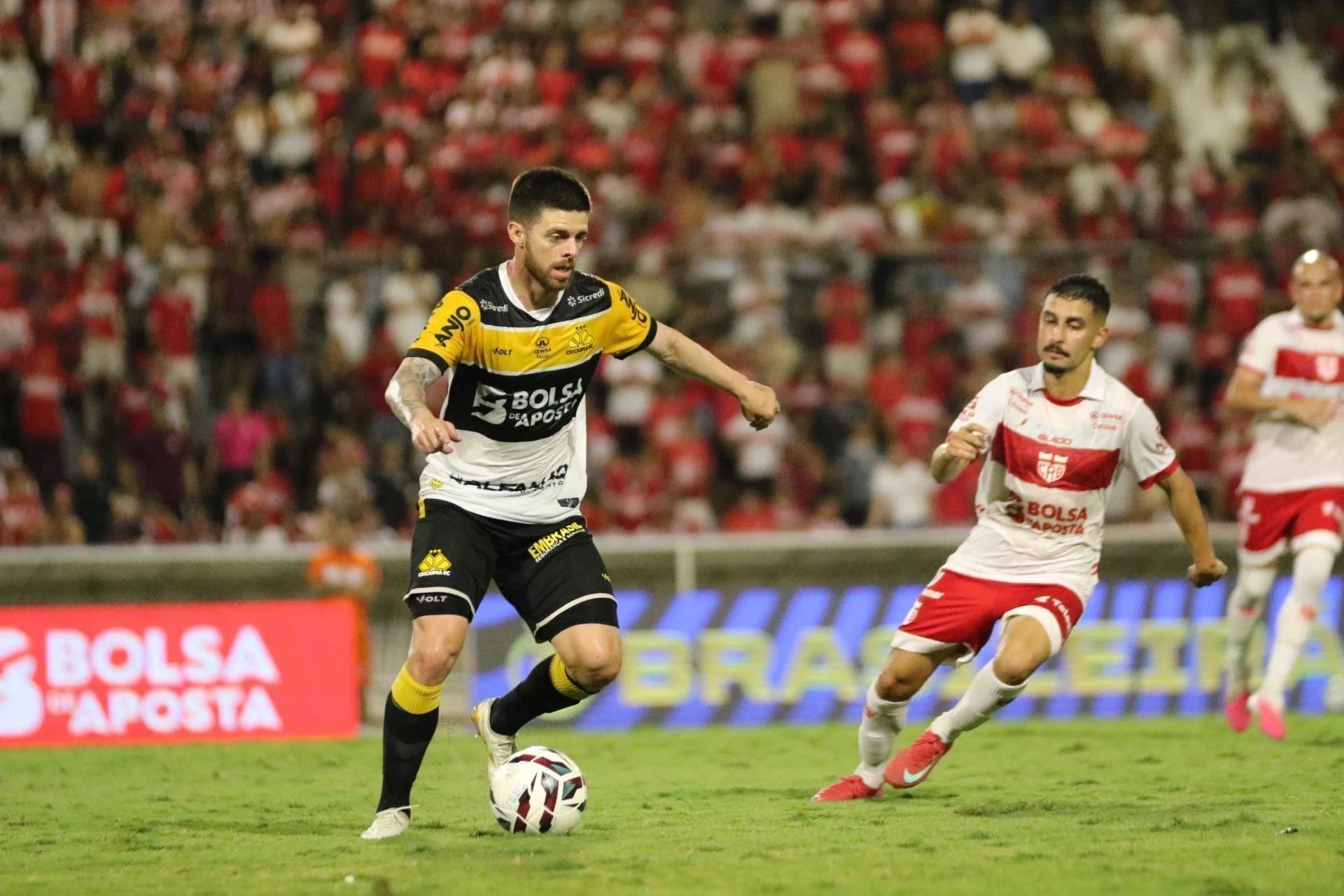 Criciúma perde para o CRB e chega ao terceiro jogo sem vencer na Série B do Brasileiro