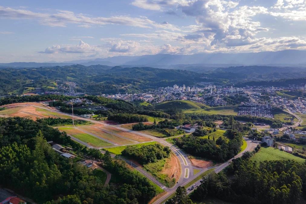 Mercado imobiliário supera expectativas em 2024 e projeta 2025 de bons negócios