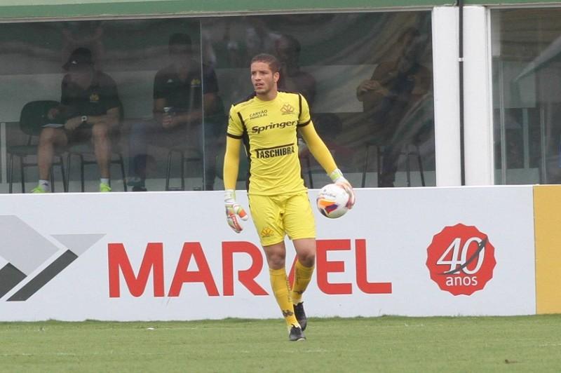 Na súmula dos erros, goleiro do Tigre faz gol