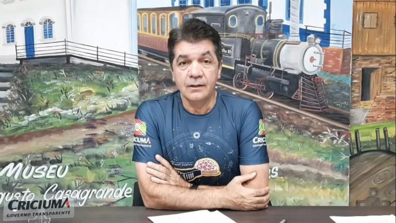 Salvaro assina decreto que determina regras para afastamento de servidores positivados para Covid-19