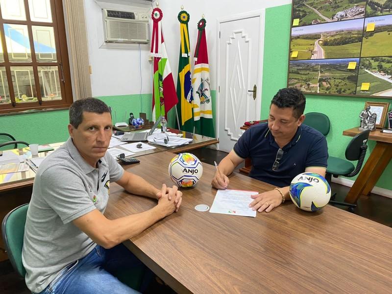 Anjos do Futsal e Cocal do Sul continuam com a parceria em 2022 com as categorias de base
