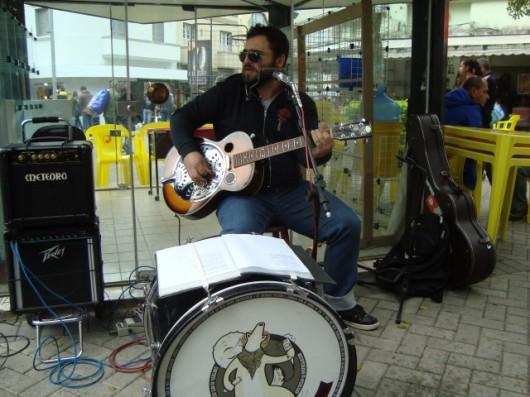 Blues em um dia de frio na praça Nereu Ramos