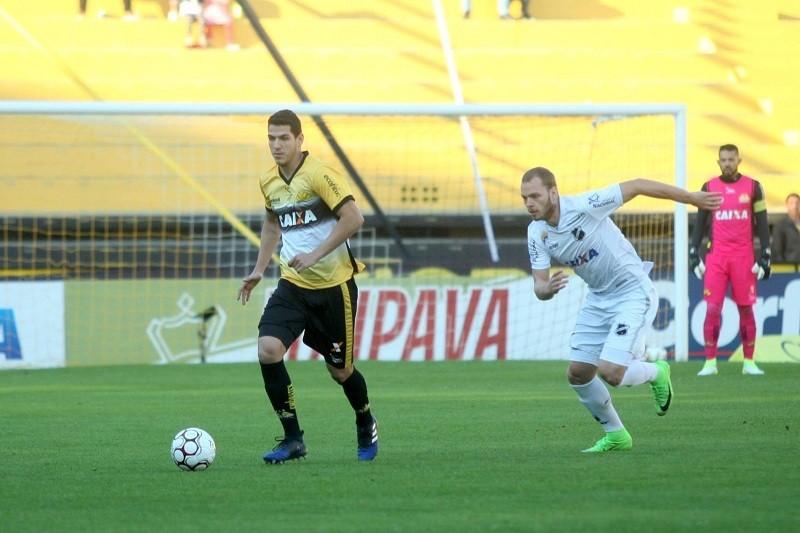 Nino pede apoio da torcida em sequência de jogos em casa