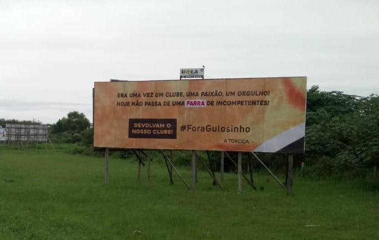 Primeiro outdoor contra presidente Jaime Dal Farra é colocado em Araranguá
