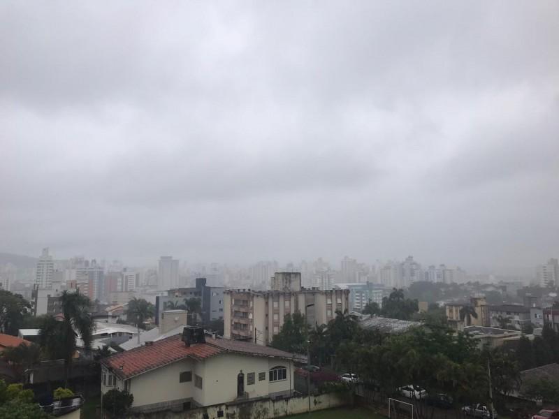 Sábado de sol e domingo de chuva na região Sul de Santa Catarina 