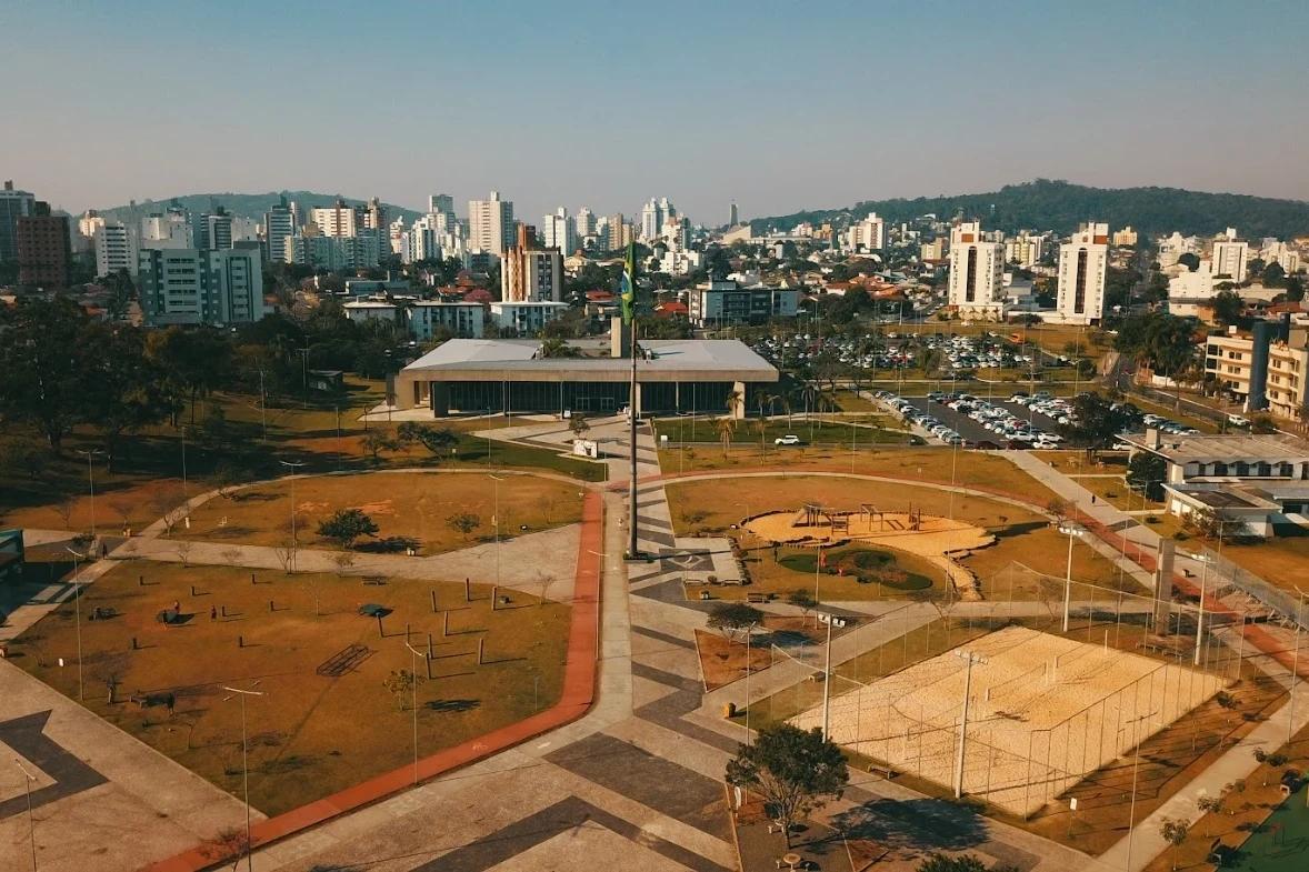 Criciúma lidera geração de empregos na região da Amrec e se destaca no estado