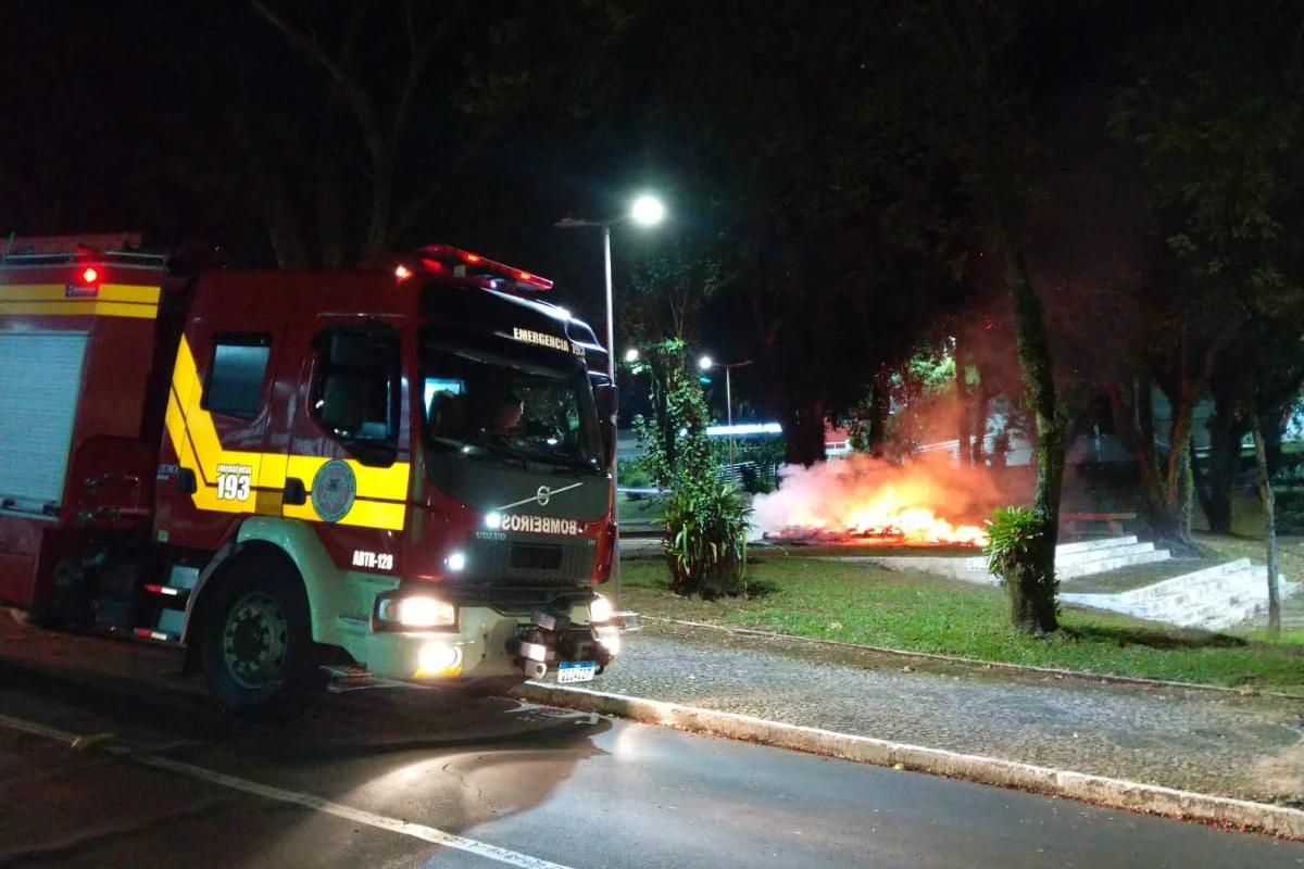 Criciúma: incêndio destrói casa do Papai Noel da Praça do Trabalhador