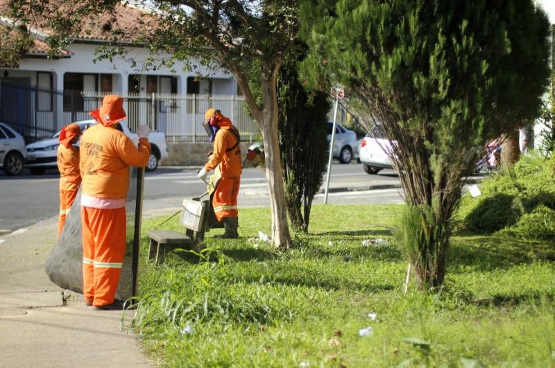 Prefeitura promove limpeza de vias públicas