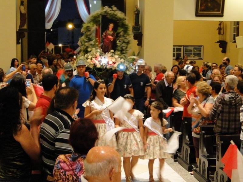  Paróquia Santa Bárbara se prepara para festa da padroeira