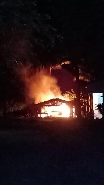 Balneário Rincão: bombeiros combatem incêndio em edícula 