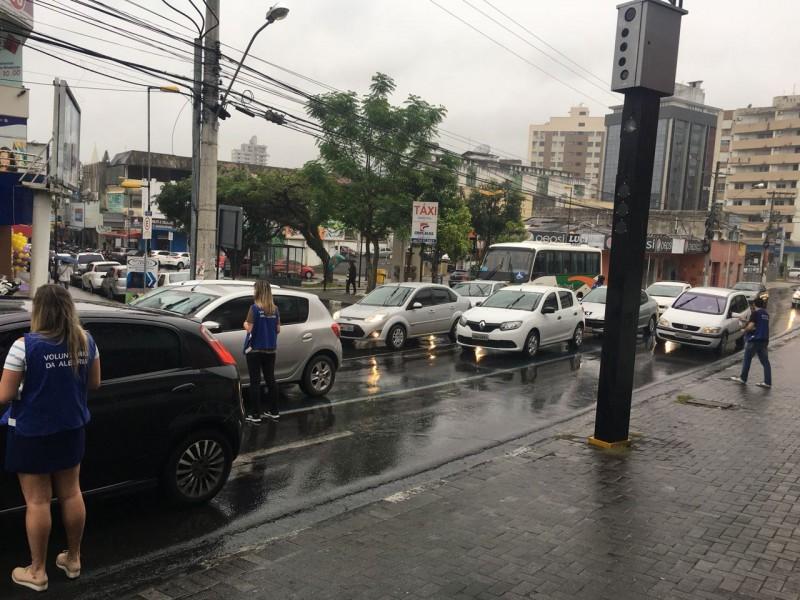Pedágio da Nossa Casa mobiliza voluntários em Criciúma