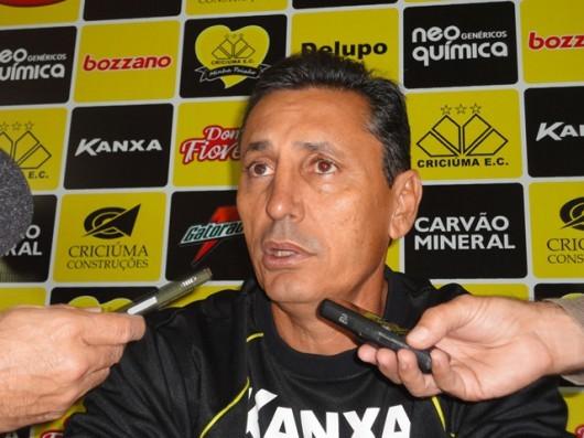 Comelli mantém a equipe da estreia para enfrentar o Bragantino
