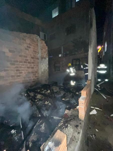Incêndio destrói residência em Tubarão 