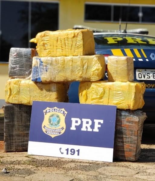 Perseguição termina com apreensão de 236 quilos de maconha na BR-282